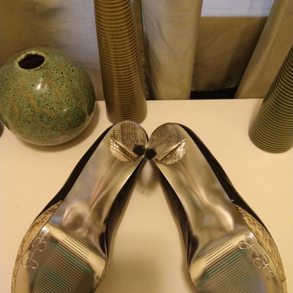 Shoes - Picture 2 of 6